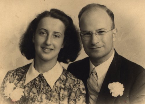 Ernesto Cassutto, rechts op de oorspronkelijke familiefoto
